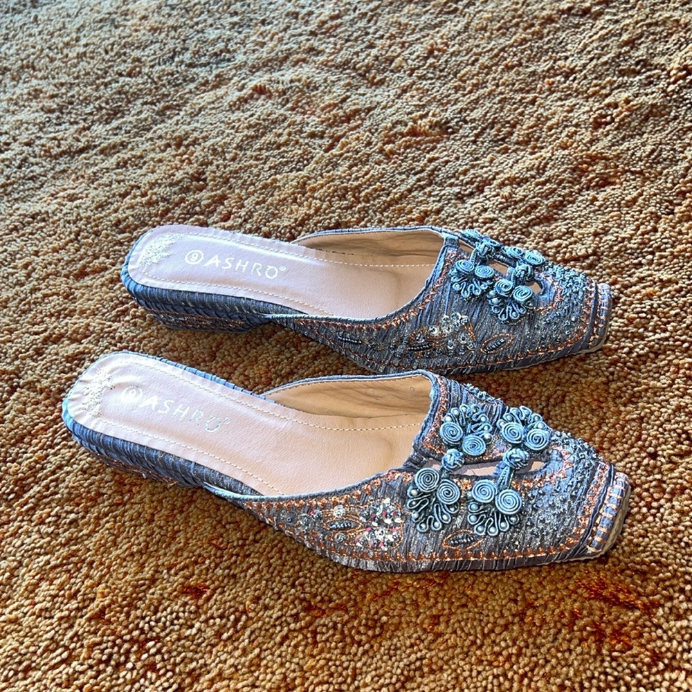 Ashro Women Low Heel